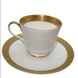 MIKASA HARROW FOOTED TEACUP AND SAUCER SET BONE CHINA A1-129 VINTAGE